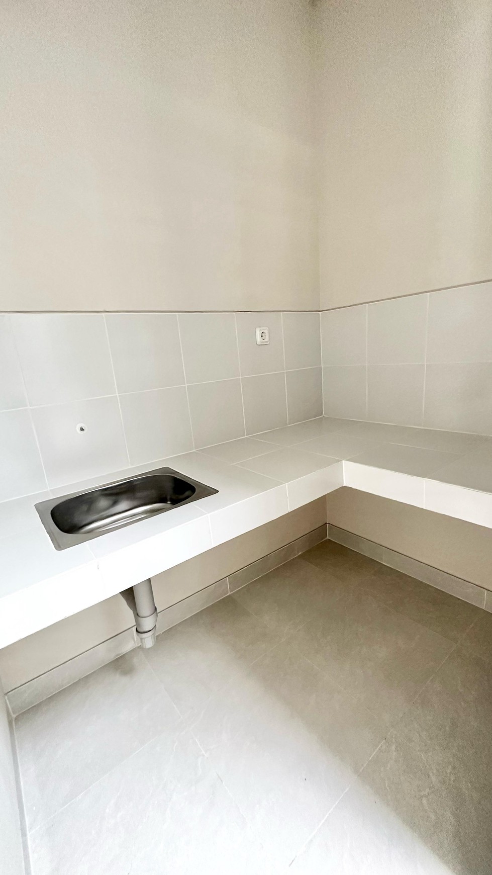 Dijual Rumah Baru dekat menuju ke Country Club  dan Sekolah Paramount Petals