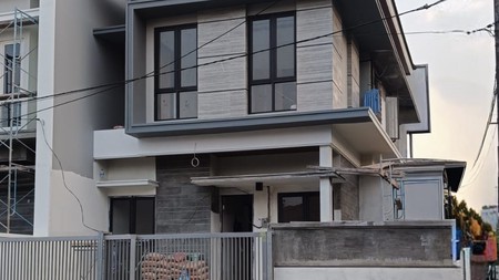 Dijual Rumah 2 Lantai di Klampis Anom Surabaya
