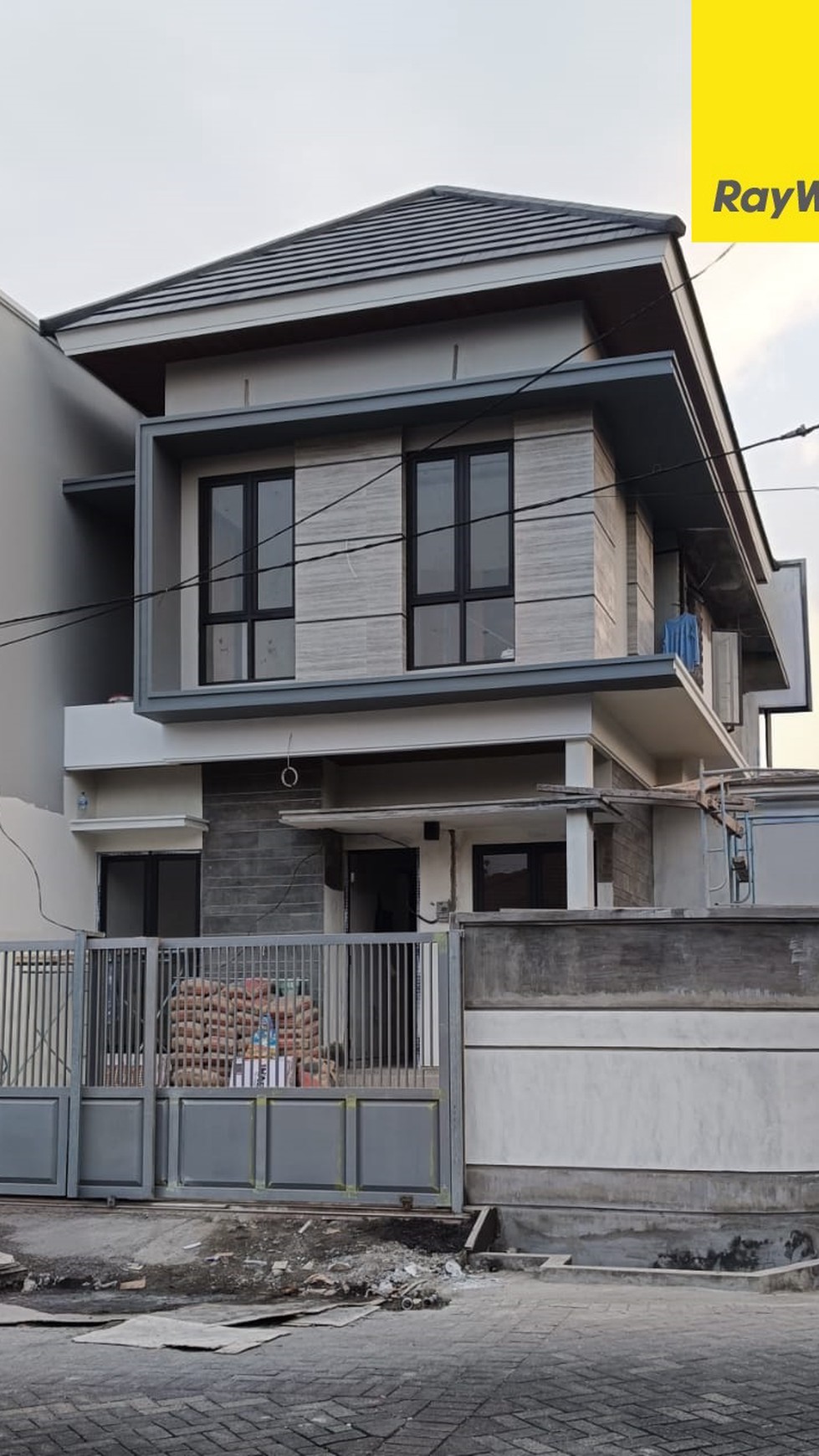 Dijual Rumah 2 Lantai di Klampis Anom Surabaya