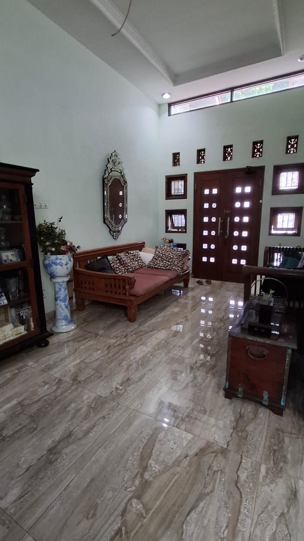 Rumah asri dengan halaman yang luas  Lokasi Strategis di Depok 