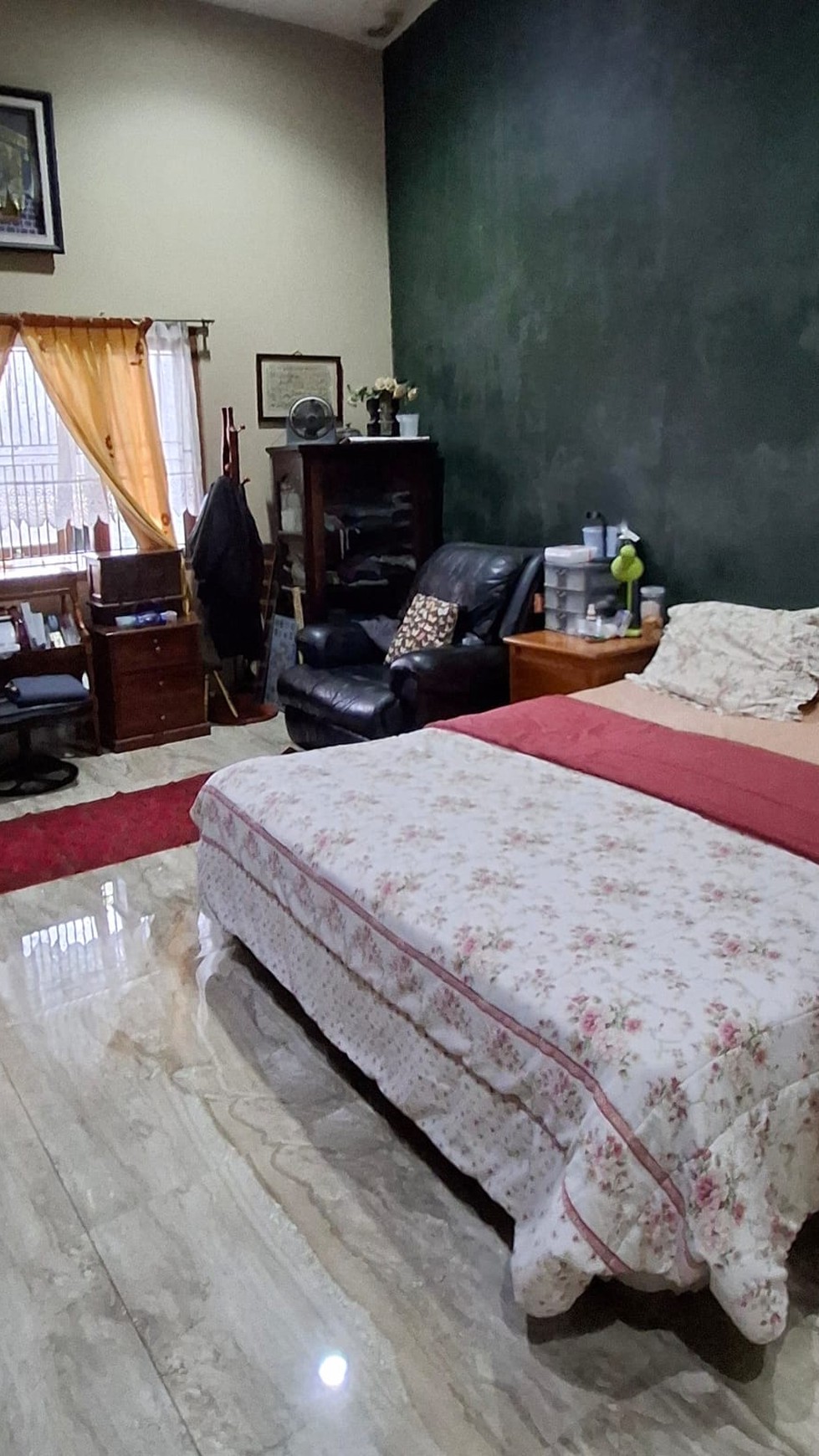 Rumah asri dengan halaman yang luas  Lokasi Strategis di Depok 