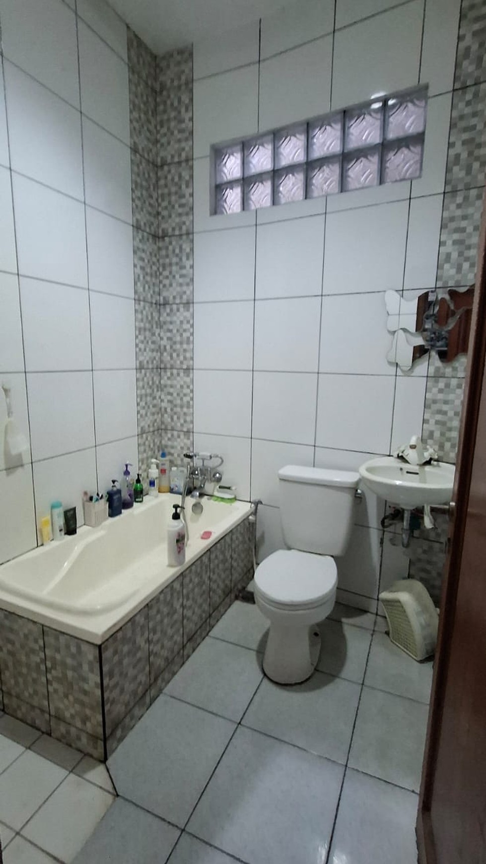 Rumah asri dengan halaman yang luas  Lokasi Strategis di Depok 