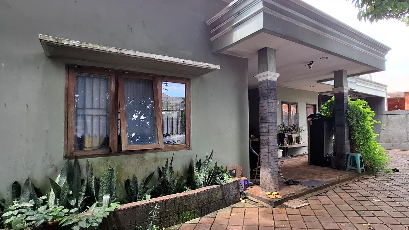 Rumah asri dengan halaman yang luas  Lokasi Strategis di Depok 