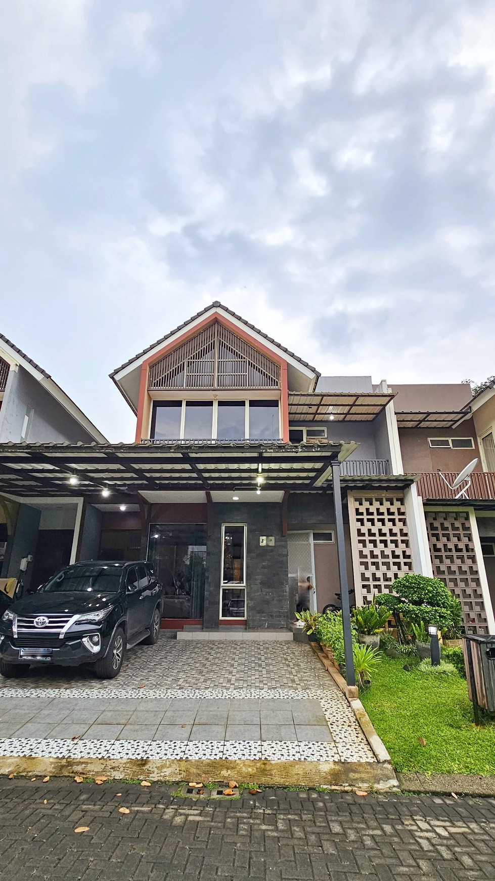 Dijual Rumah Inika Insland nempel Stasiun KRL Cisauk & Akses Tol BSD 