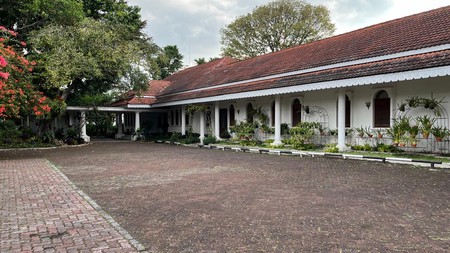 Dijual guest house hitung tanah depan Hotel Sheraton Dago Bandung