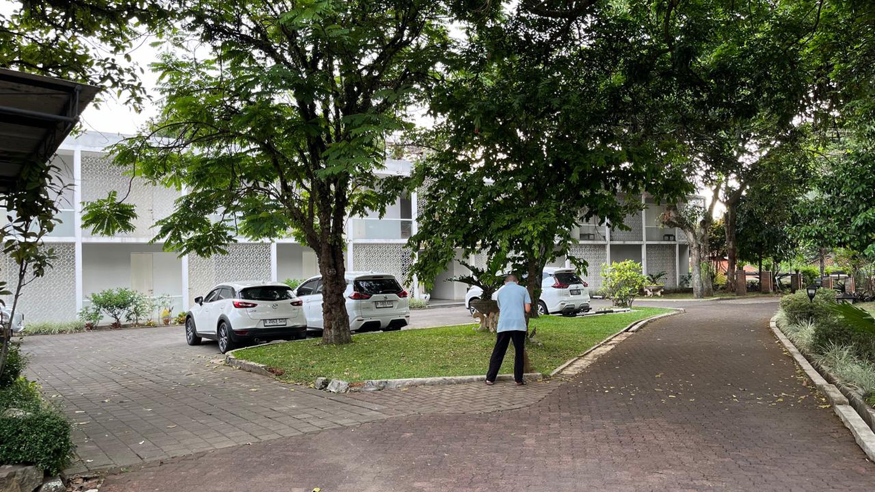 Dijual guest house hitung tanah depan Hotel Sheraton Dago Bandung