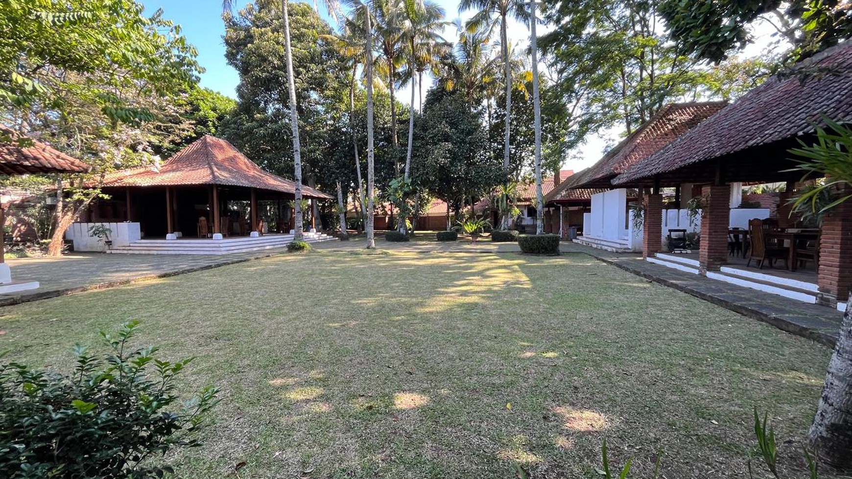Dijual guest house hitung tanah depan Hotel Sheraton Dago Bandung