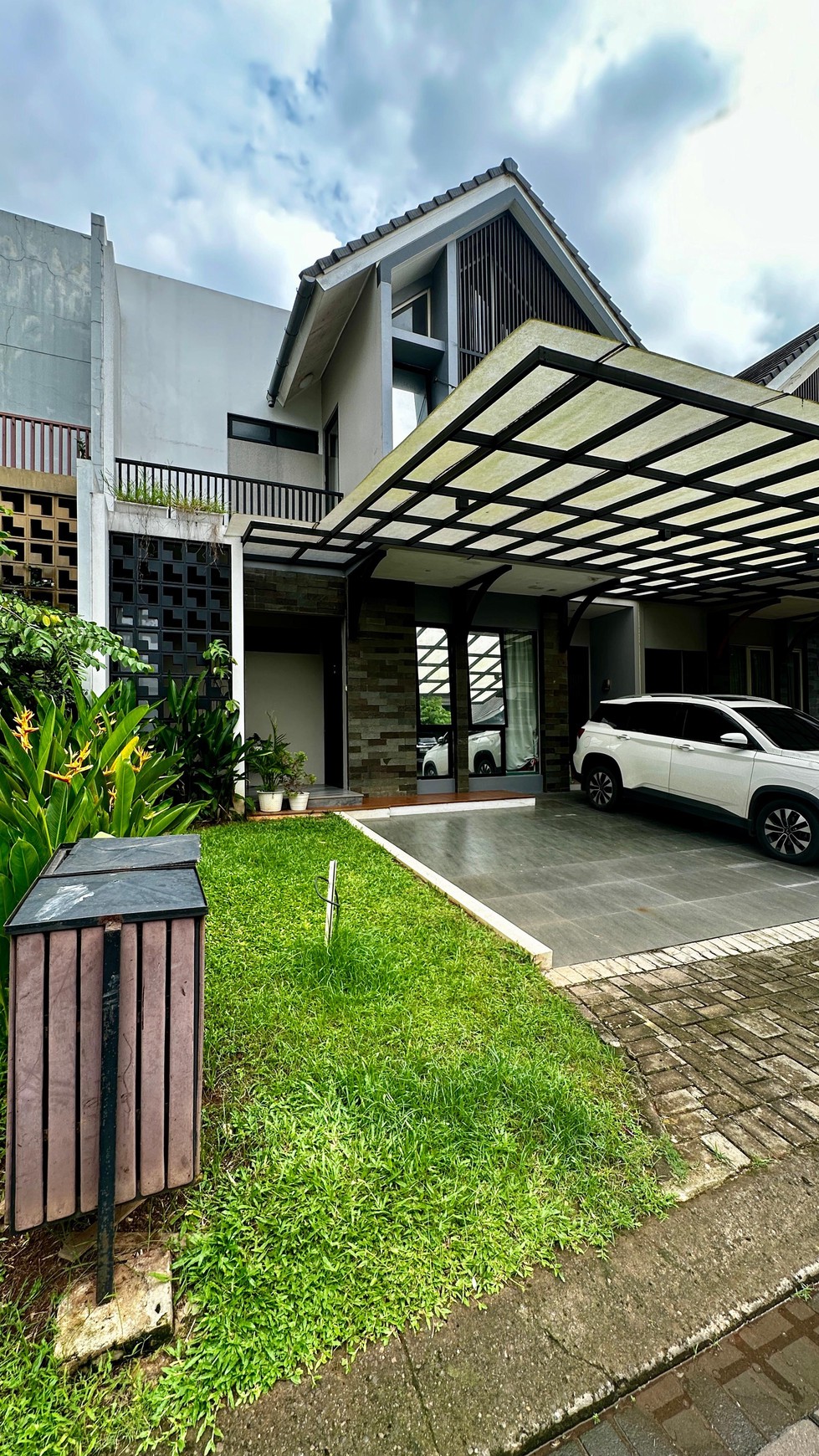 Rumah Renovasi Semi Furnished  HUNIAN CLUSTER AVANI BSD city 