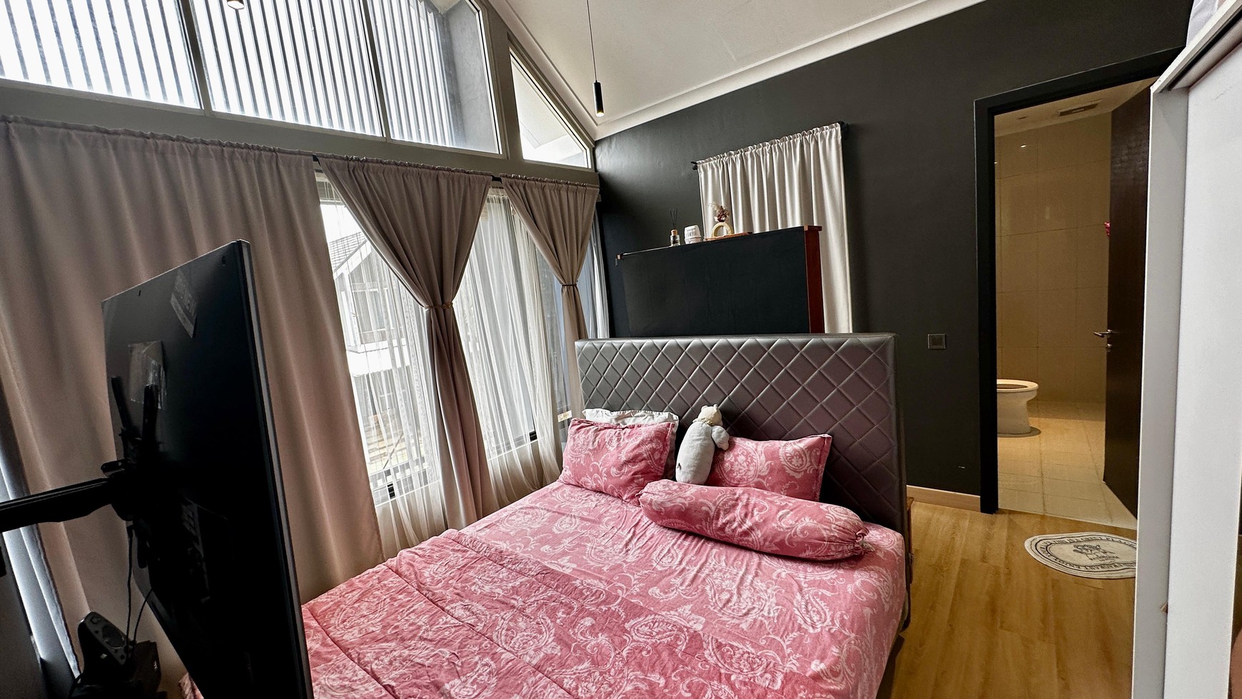 Rumah Renovasi Semi Furnished  HUNIAN CLUSTER AVANI BSD city 