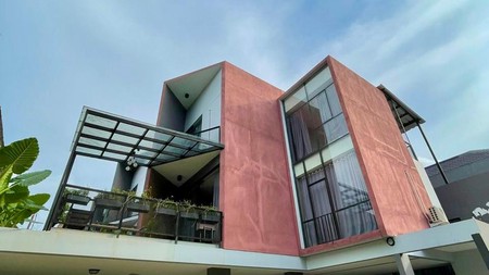Rumah Full furnished, Bagus, Nyaman dan Asri, siap Huni di Jakarta Selatan