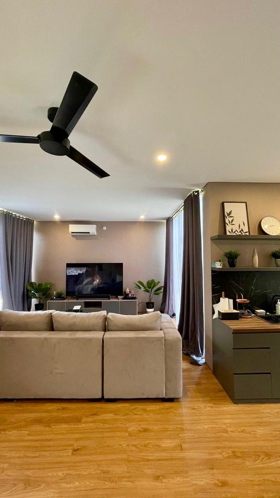 Rumah Full furnished, Bagus, Nyaman dan Asri, siap Huni di Jakarta Selatan