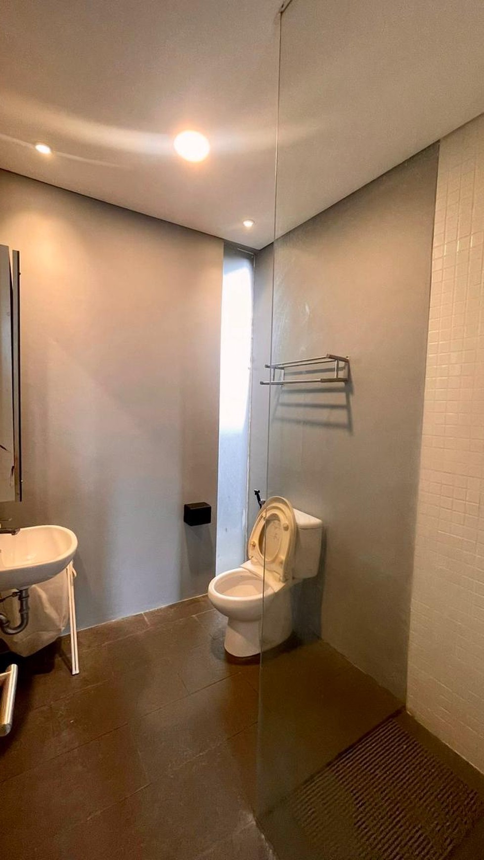 Rumah Full furnished, Bagus, Nyaman dan Asri, siap Huni di Jakarta Selatan