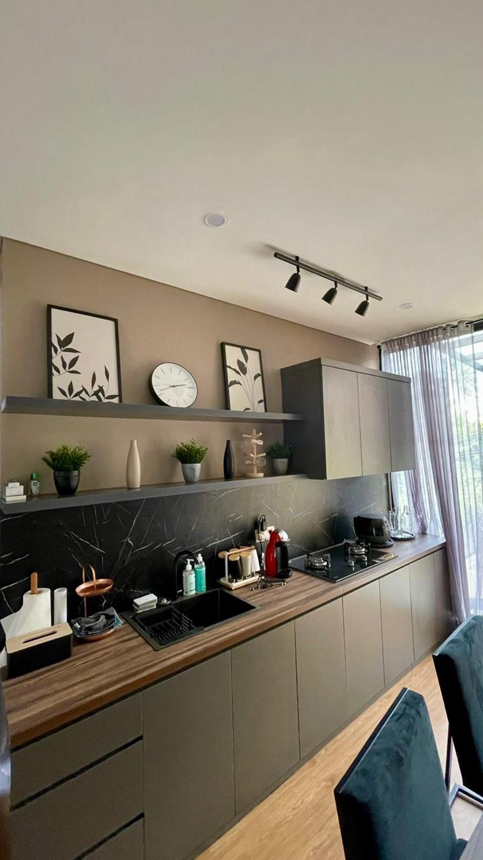 Rumah Full furnished, Bagus, Nyaman dan Asri, siap Huni di Jakarta Selatan