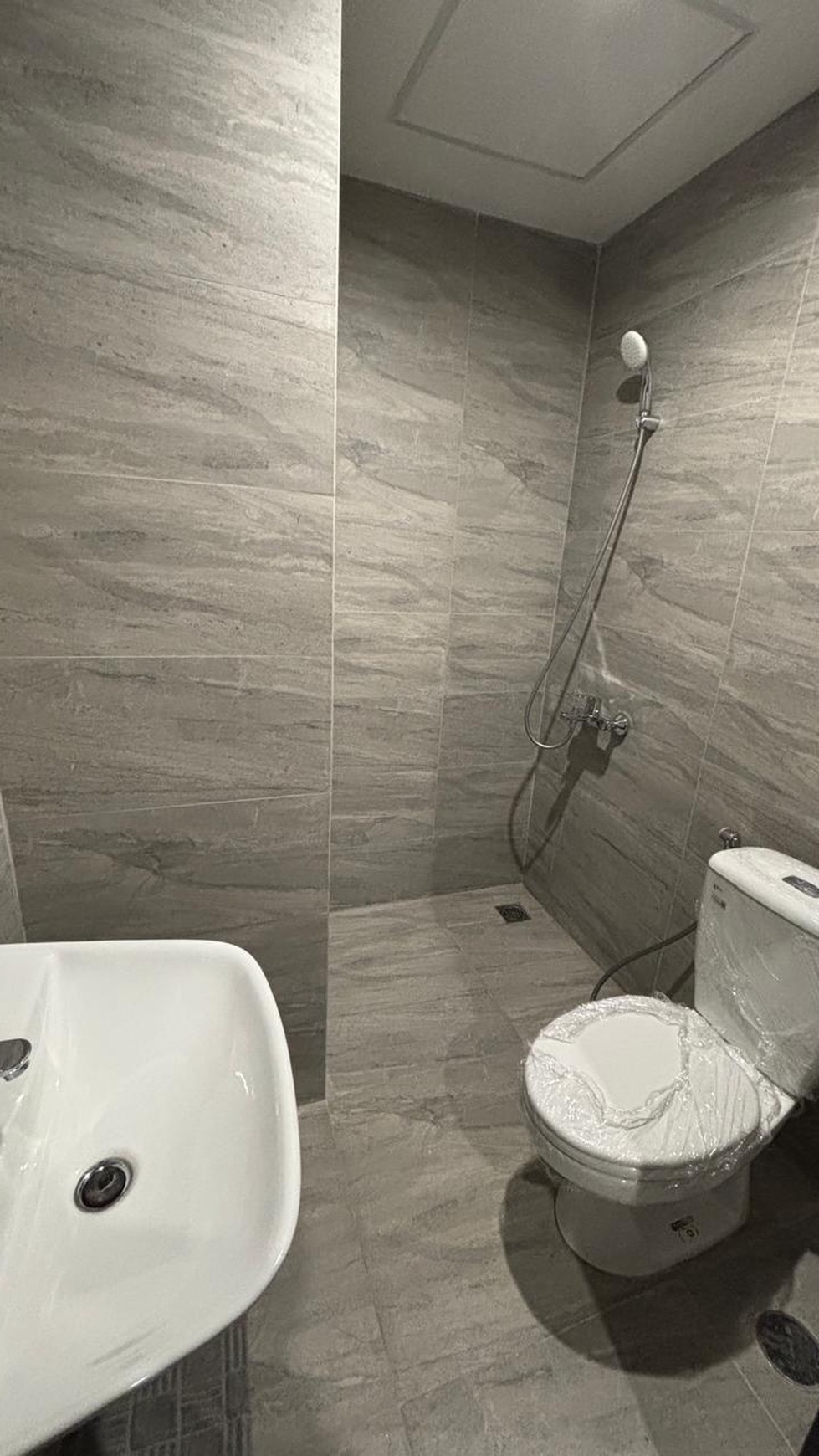 Disewakan Apartemen Collins Apartemen Mewah dan Full Furnish lokasi strategis dekan halte Bus Gading Serpong