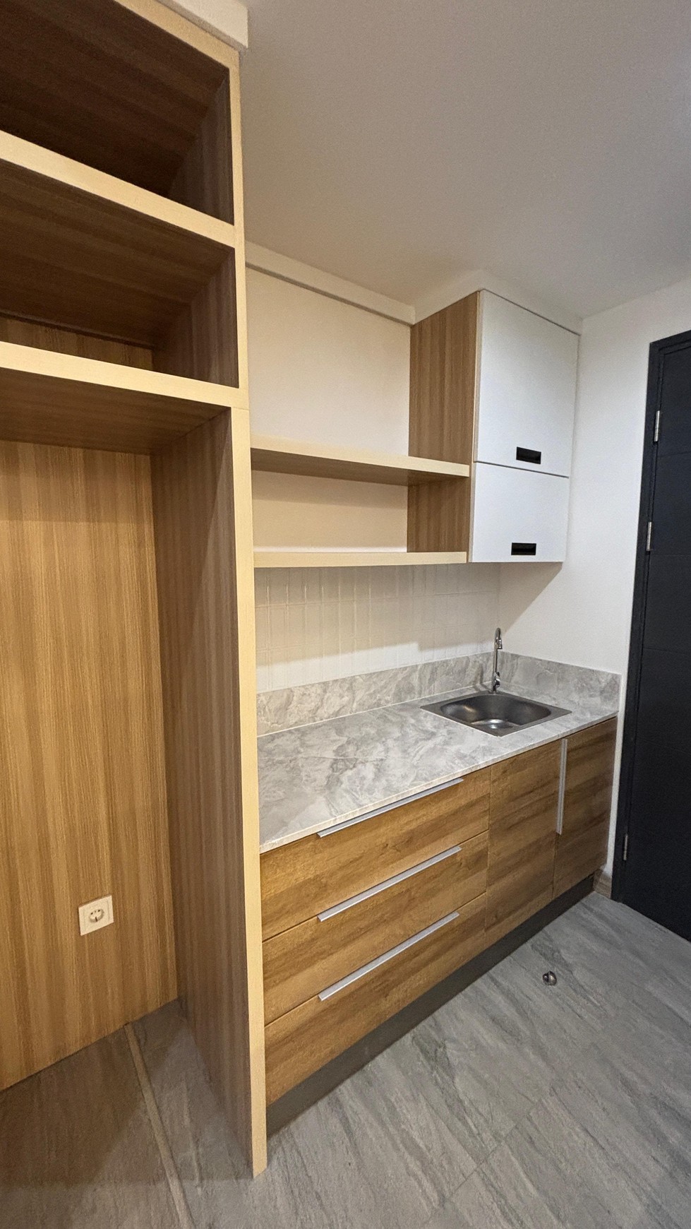 Disewakan Apartemen Collins Apartemen Mewah dan Full Furnish lokasi strategis dekan halte Bus Gading Serpong