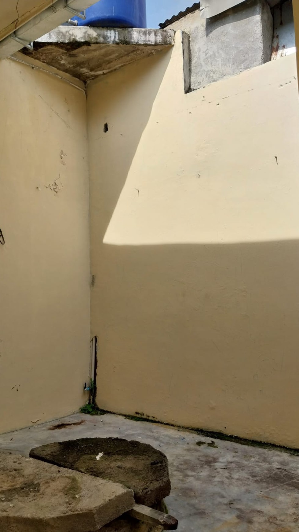 Rumah Tinggal di Dekat Rumah Sakit Queen Latifa, Ring Road Barat