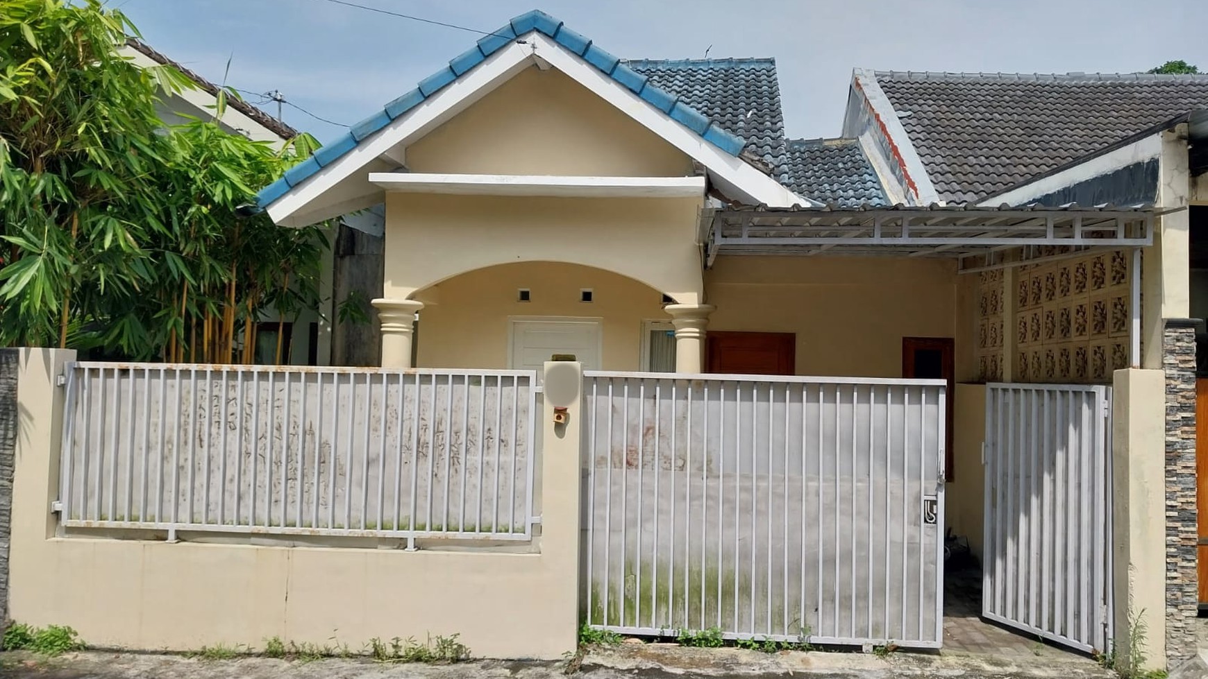 Rumah Tinggal di Dekat Rumah Sakit Queen Latifa, Ring Road Barat