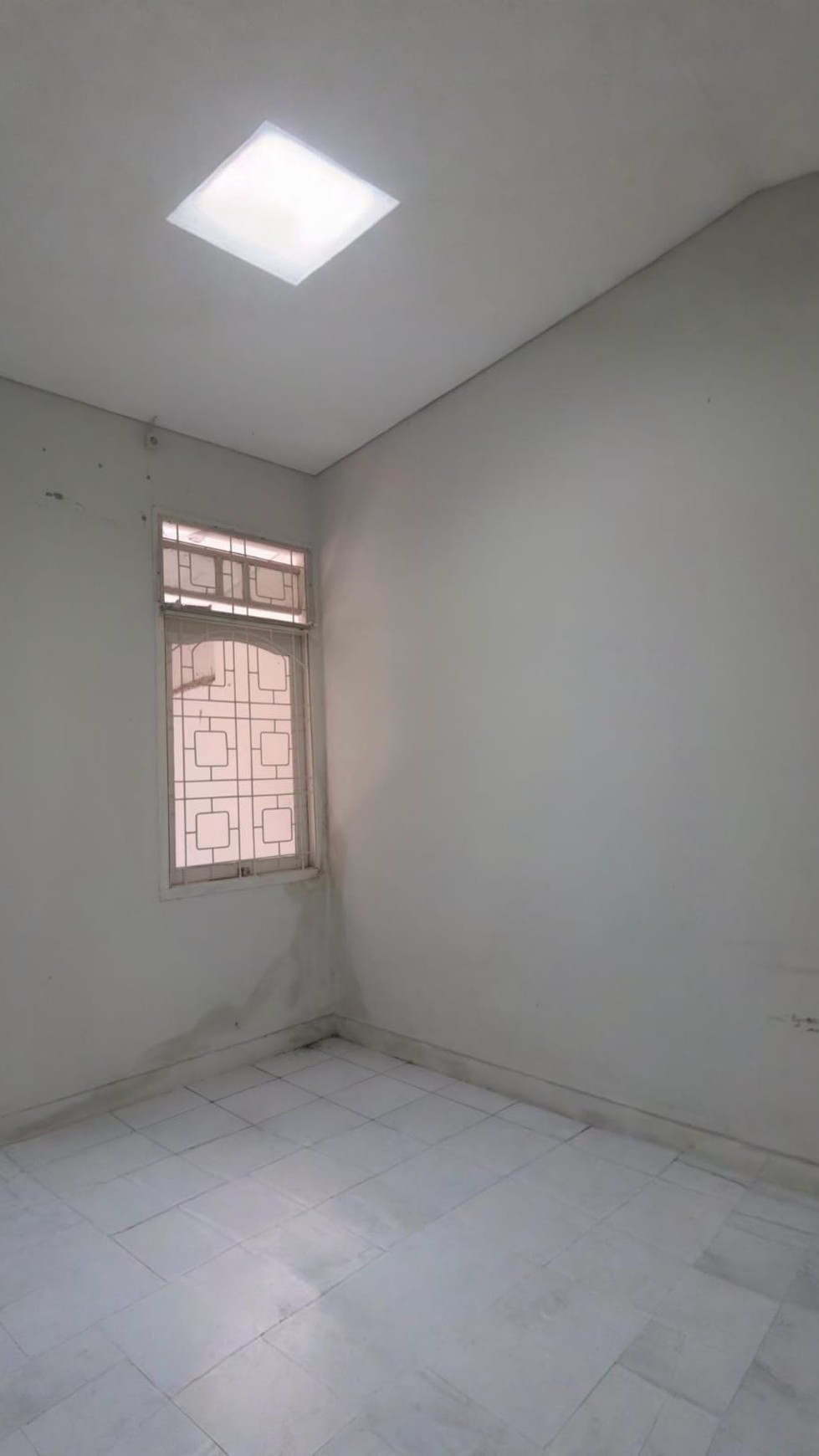 Rumah siap huni bagus dalam perumahan di ciputat