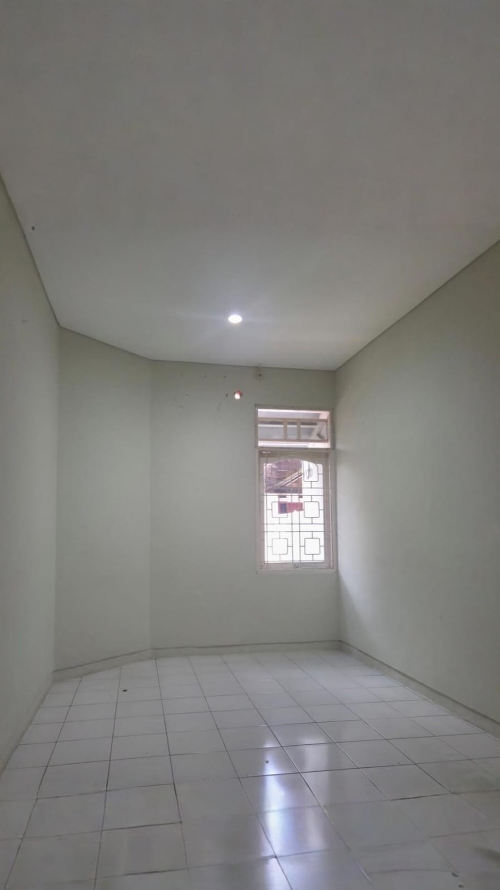 Rumah siap huni bagus dalam perumahan di ciputat