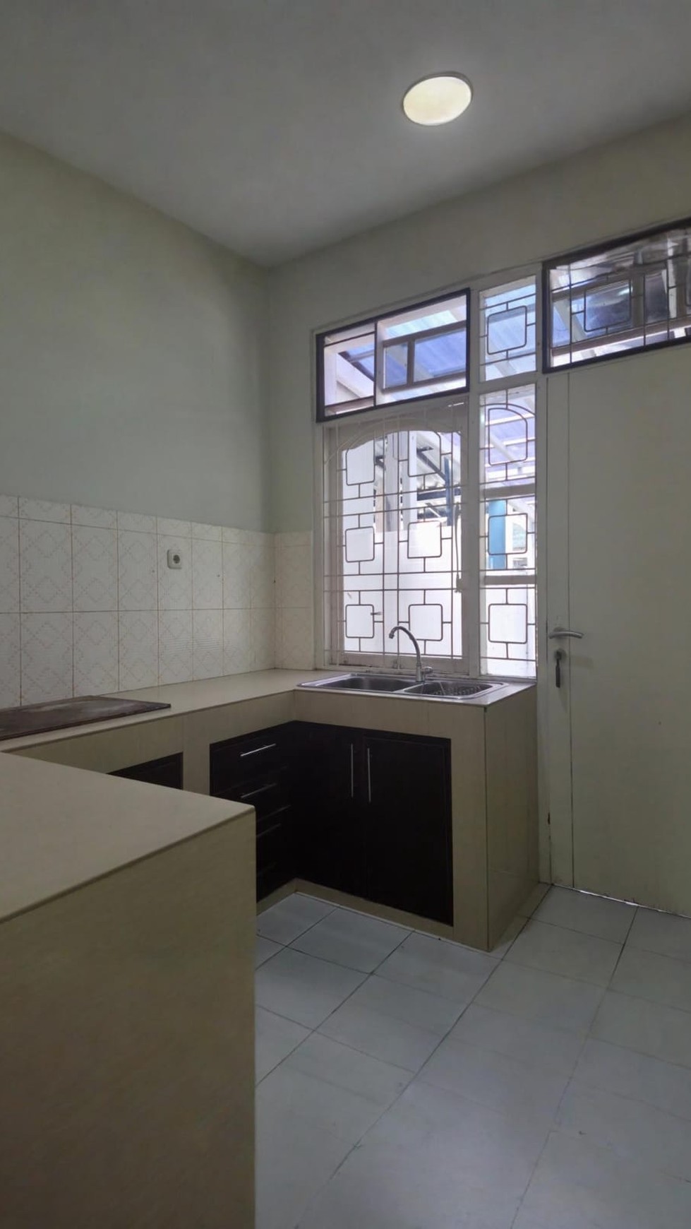 Rumah siap huni bagus dalam perumahan di ciputat