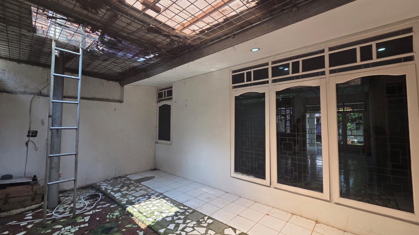 Rumah siap huni bagus dalam perumahan di ciputat