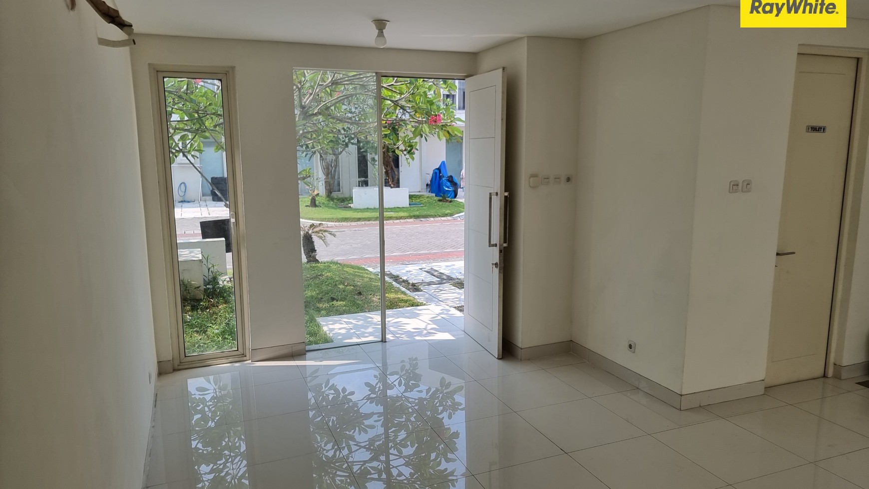 Dijual Rumah 2 lantai di Grand Pakuwon Adelaide Surabaya