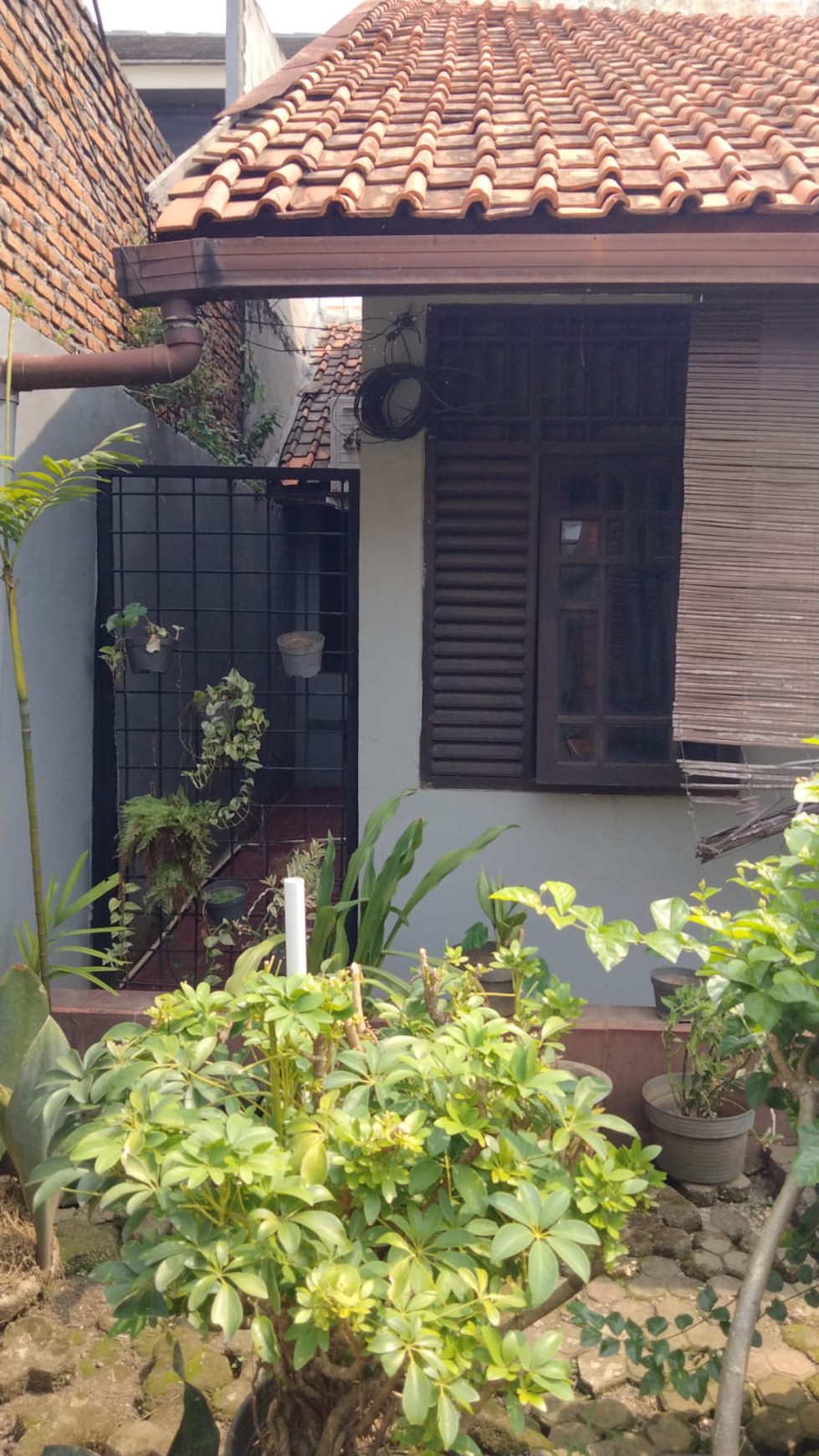 Rumah 1lt dlm komplek hitung tanah lokasi strategis di Pondok Aren