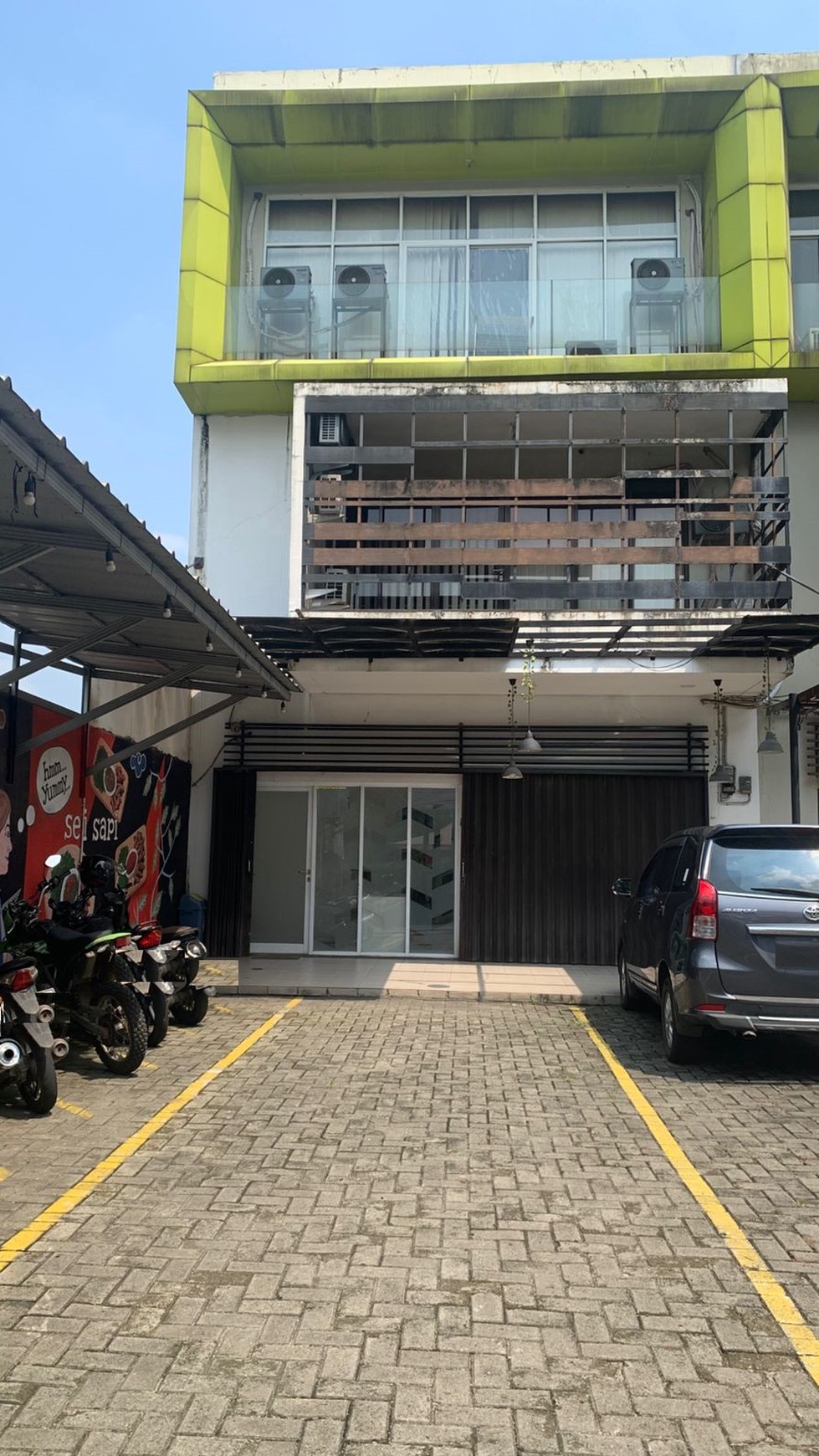 Ruko cocok untuk usaha maupun Office, lokasi strategis dekat jalan raya di Bintaro