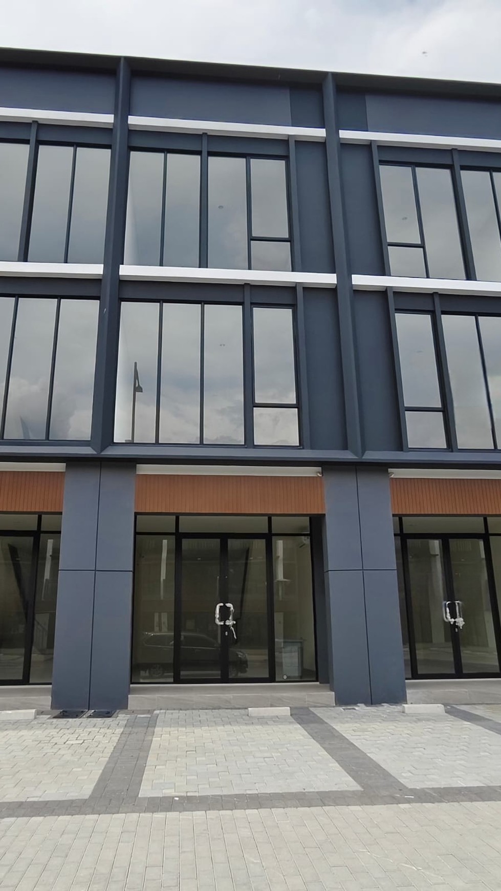 Rent. Ruko 3 lantai di ruko Hampton Avenue, Gading Serpong