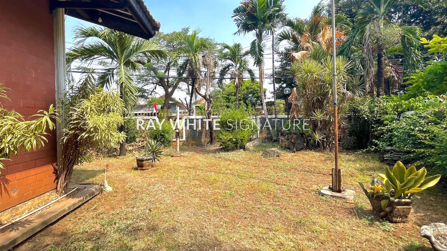 Jual Rumah Posisi Hook di Jl Kayu Putih Selatan