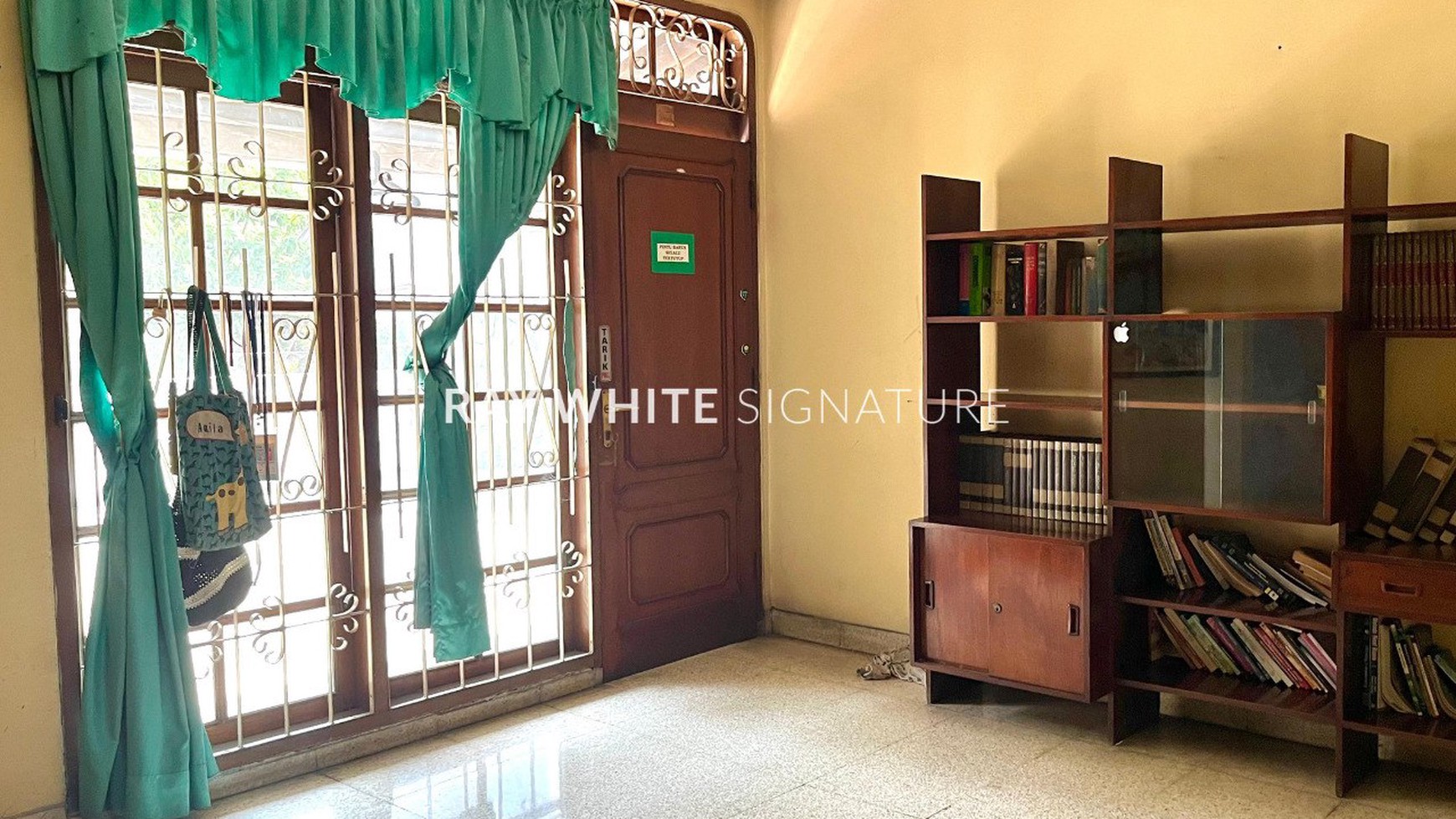 Jual Rumah Posisi Hook di Jl Kayu Putih Selatan