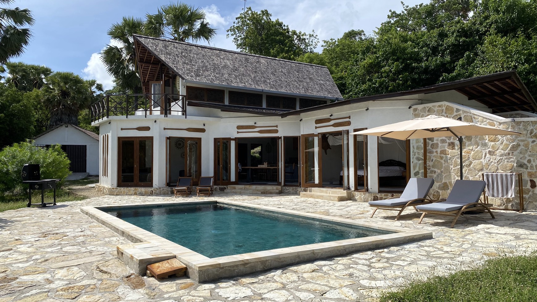 Freehold Villa Beachfront In Rote Island