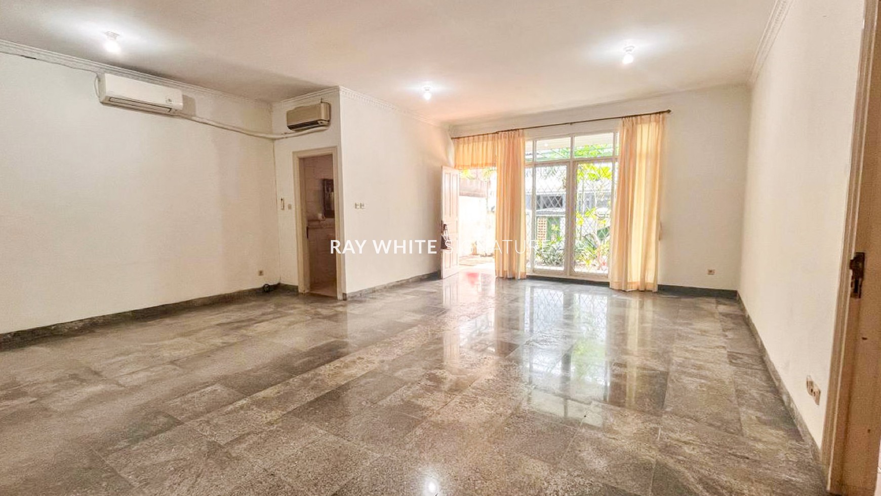 Dijual Rumah Lama tErawat di Jl CIniru V Kebayoran Baru