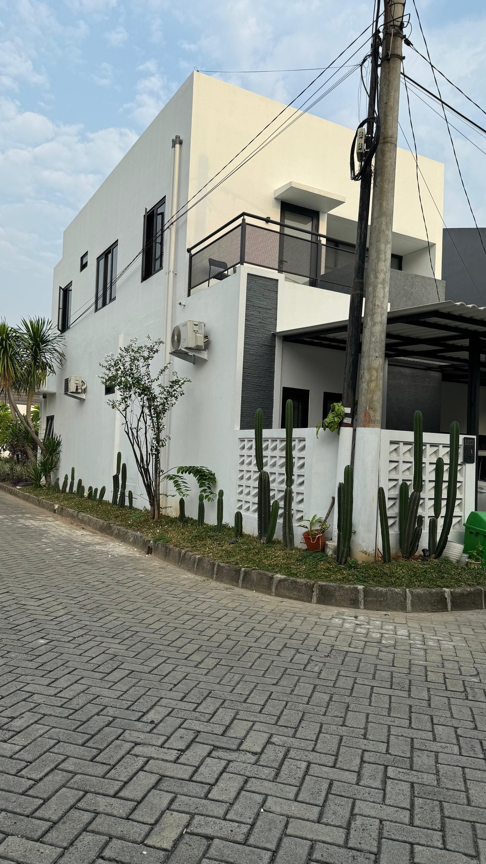 Rumah Minimalis Modern di Cluster Neo Bintaro siap huni