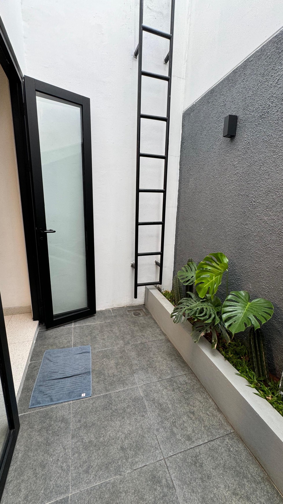 Rumah Minimalis Modern di Cluster Neo Bintaro siap huni