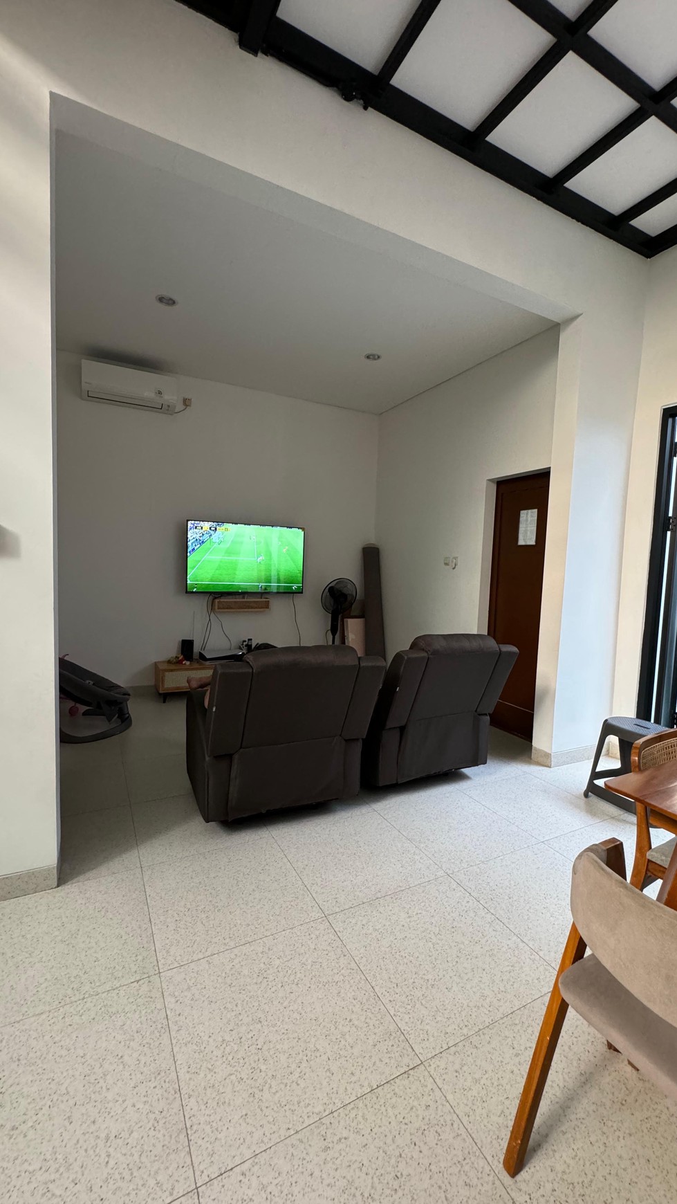 Rumah Minimalis Modern di Cluster Neo Bintaro siap huni