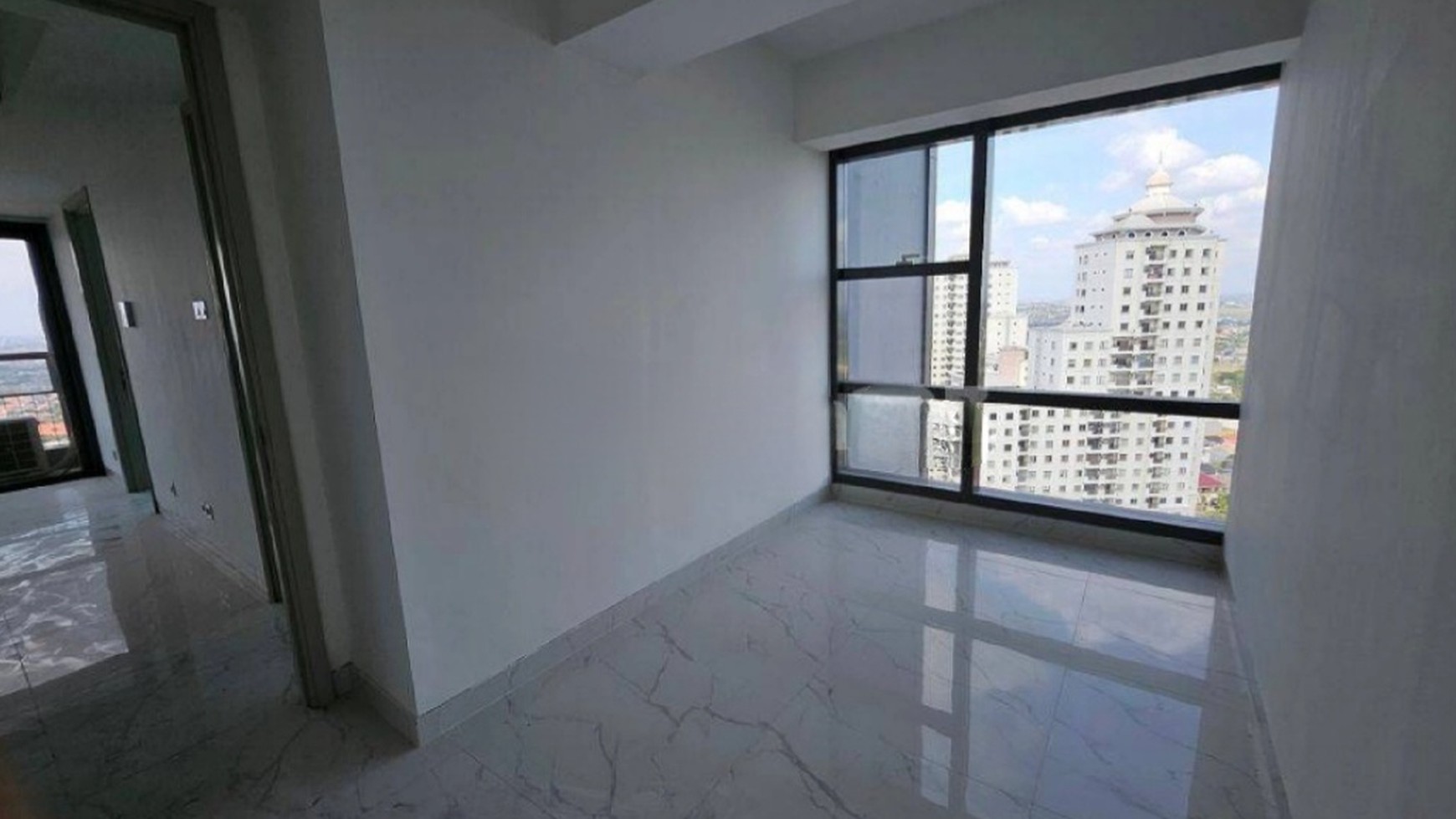 Dijual Aparatemen Laviz Pakuwon Mall Tipe 3+1 Bedroom Private Lift , View Golf , Bonus 4 Unit Ac New