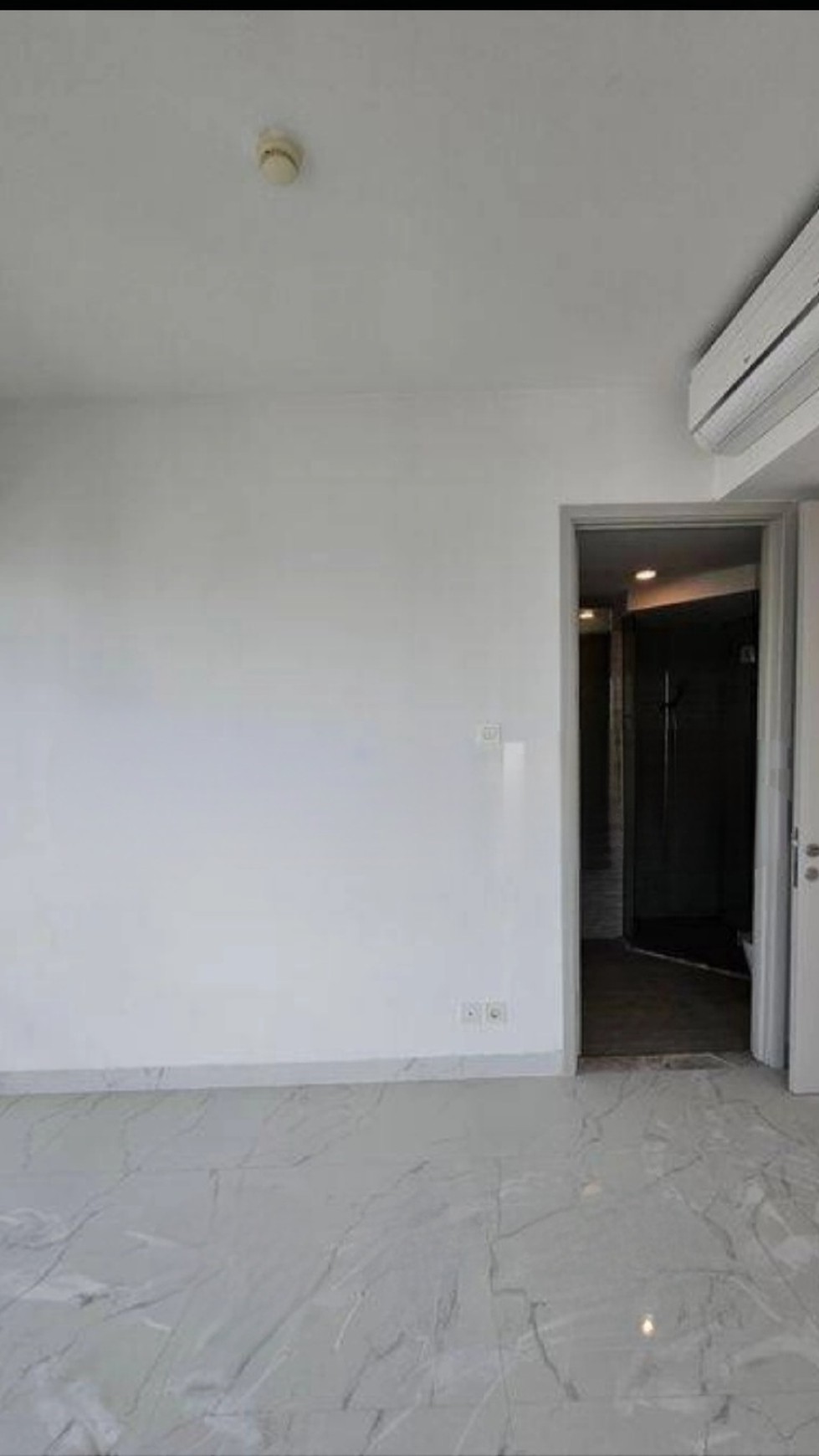 Dijual Aparatemen Laviz Pakuwon Mall Tipe 3+1 Bedroom Private Lift , View Golf , Bonus 4 Unit Ac New