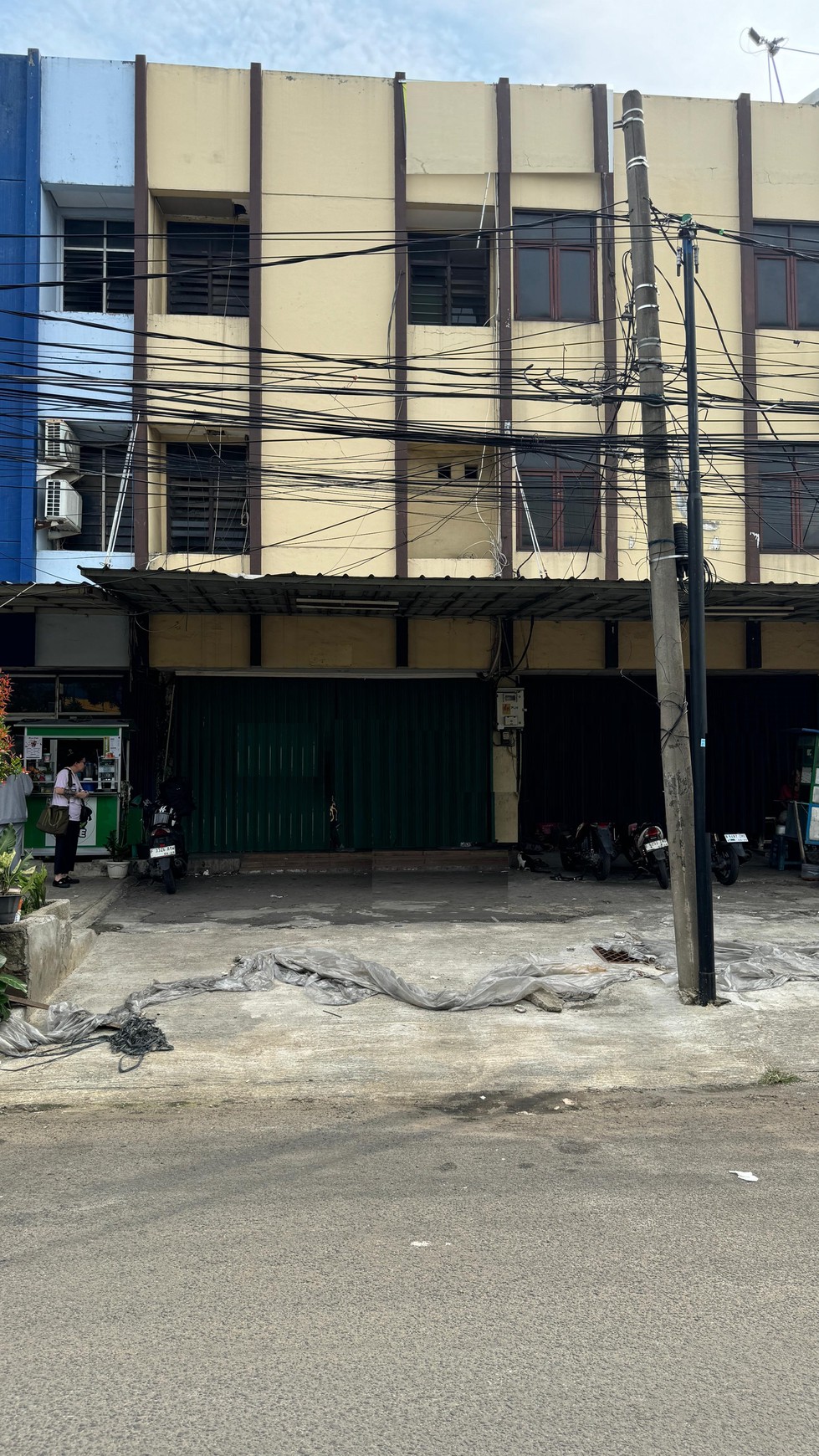 Ruko lokasi strategis, di jalan utama Cinere