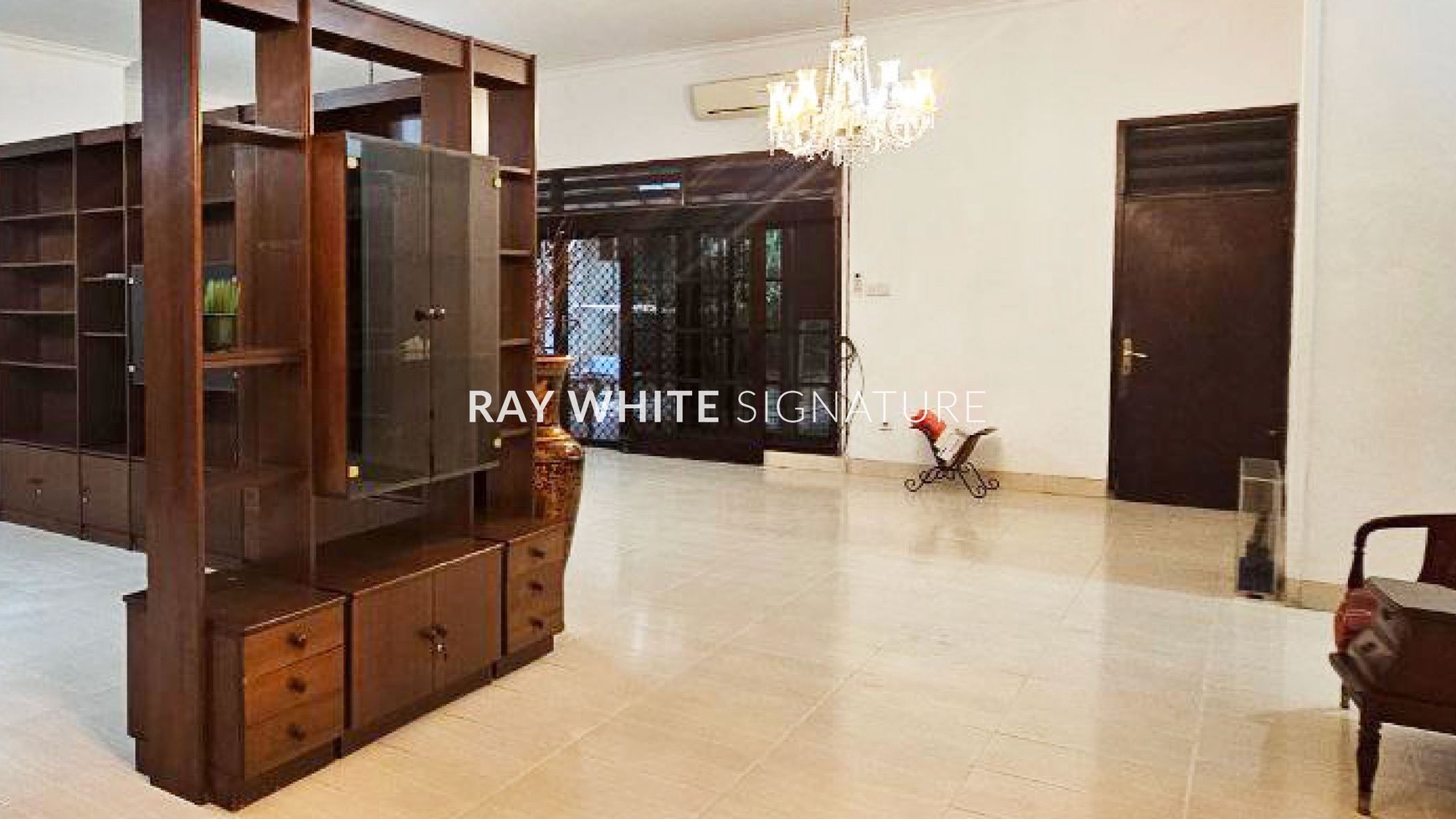 Jual Rumah Lama Terawat di Jl Lamandau Raya
