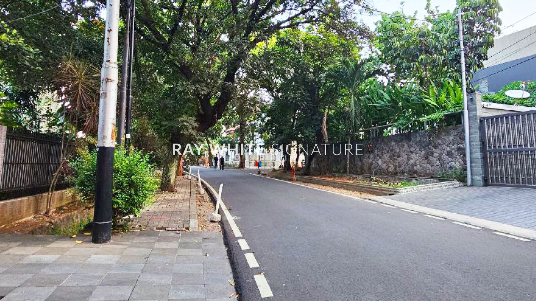 Jual Rumah Lama Terawat di Jl Lamandau Raya