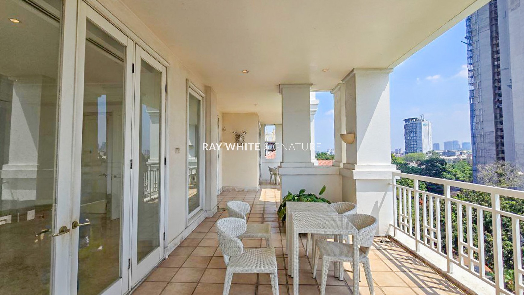 Disewakan Apartemen di The Residences at Dharmawangsa