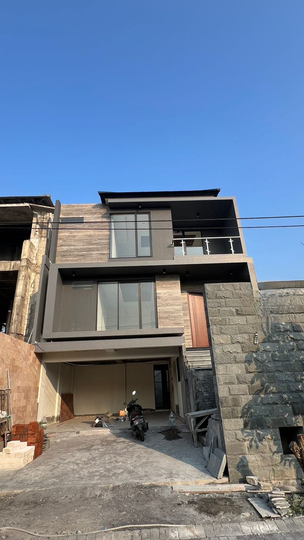 Dijual Rumah Baru Mewah BABATAN PRATAMA WIYUNG Surabaya