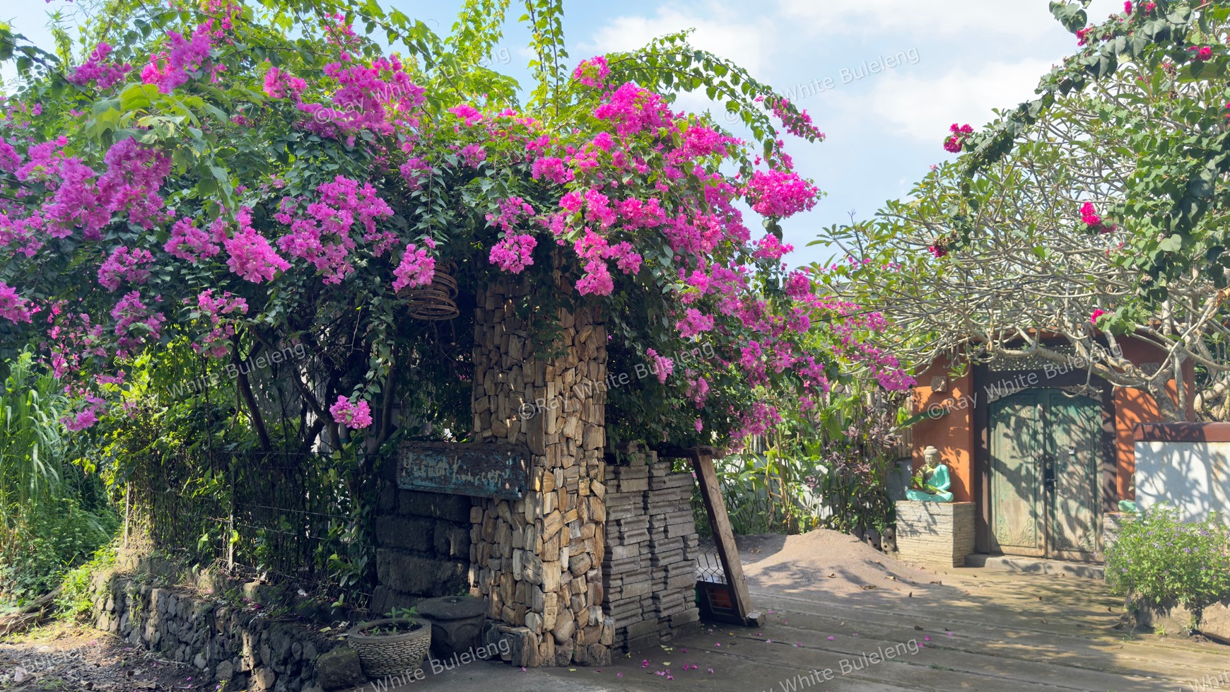 Unique House on Spacious Land in Prime Lovina Location