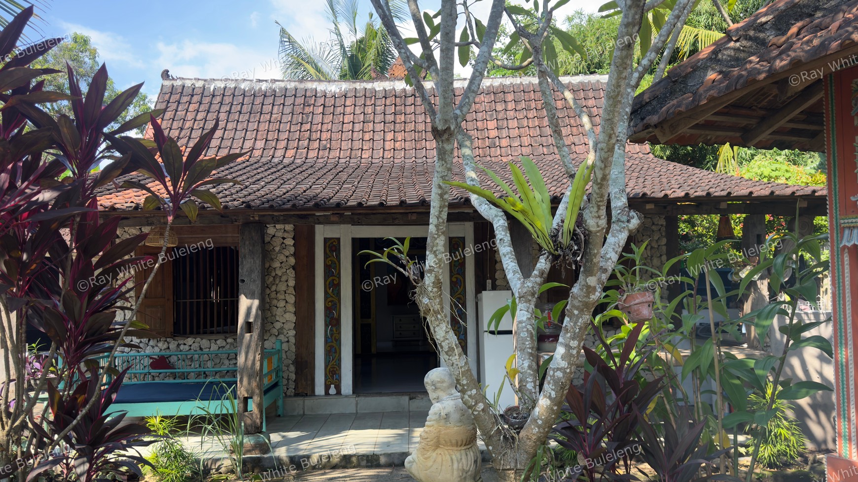 Unique House on Spacious Land in Prime Lovina Location
