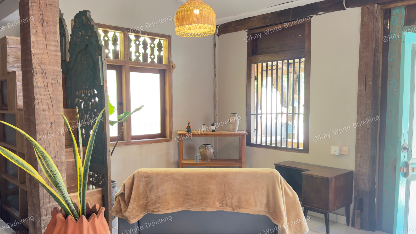 Unique House on Spacious Land in Prime Lovina Location