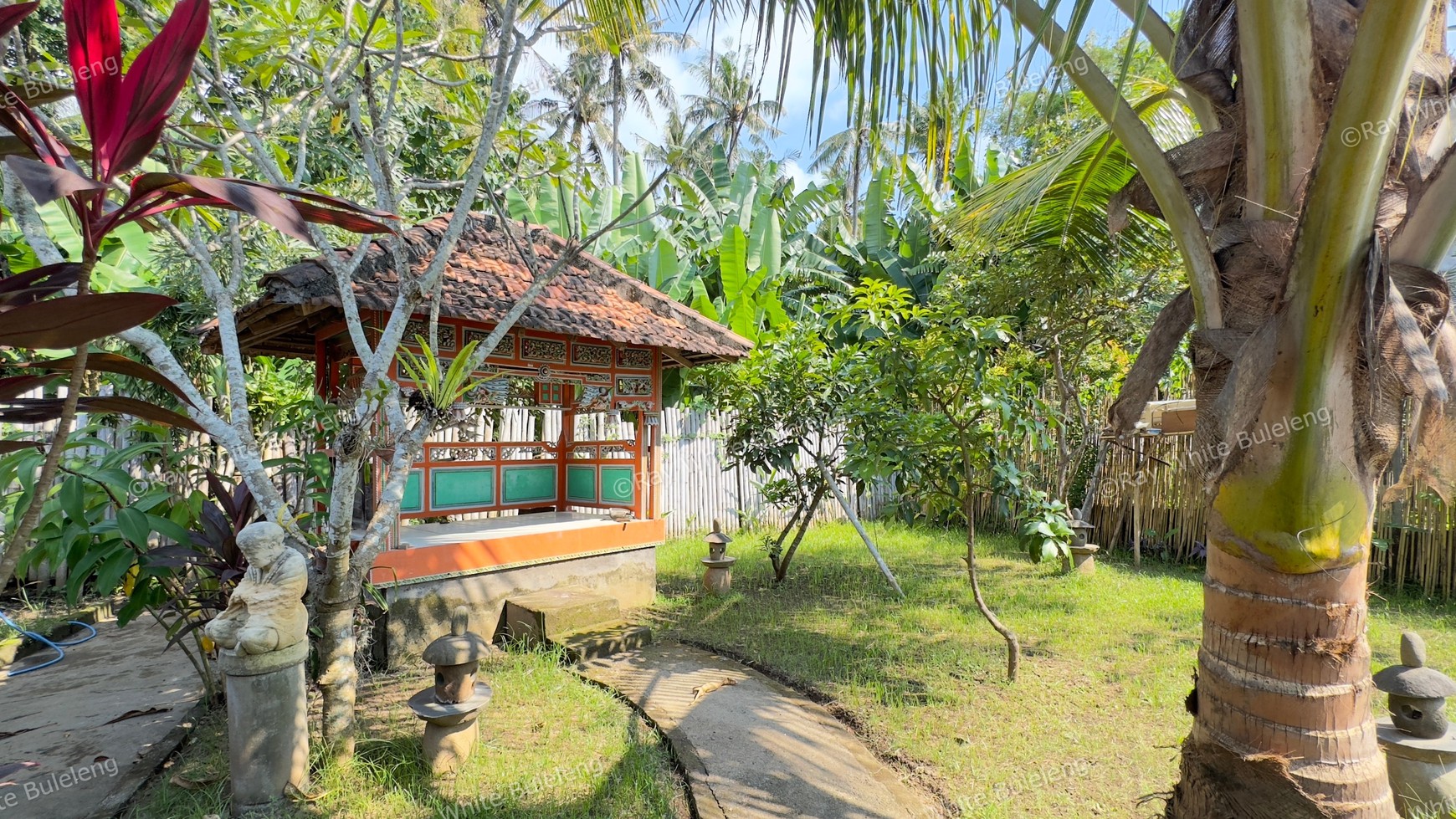 Unique House on Spacious Land in Prime Lovina Location