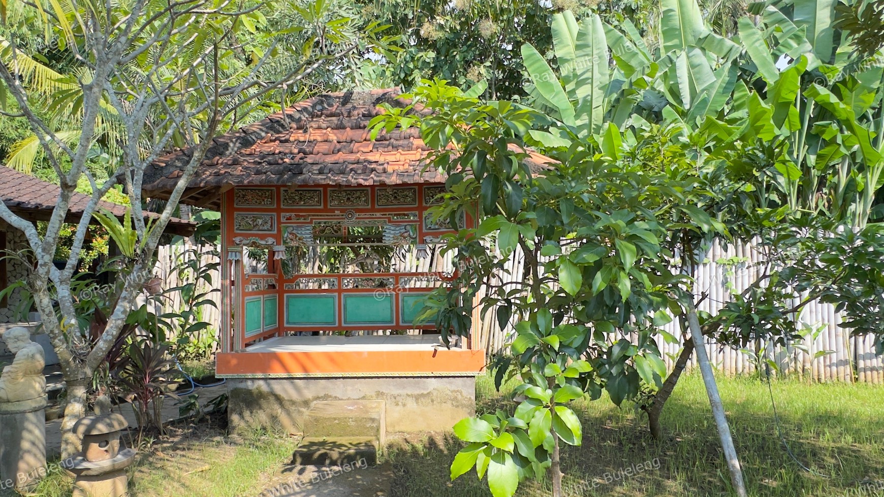 Unique House on Spacious Land in Prime Lovina Location