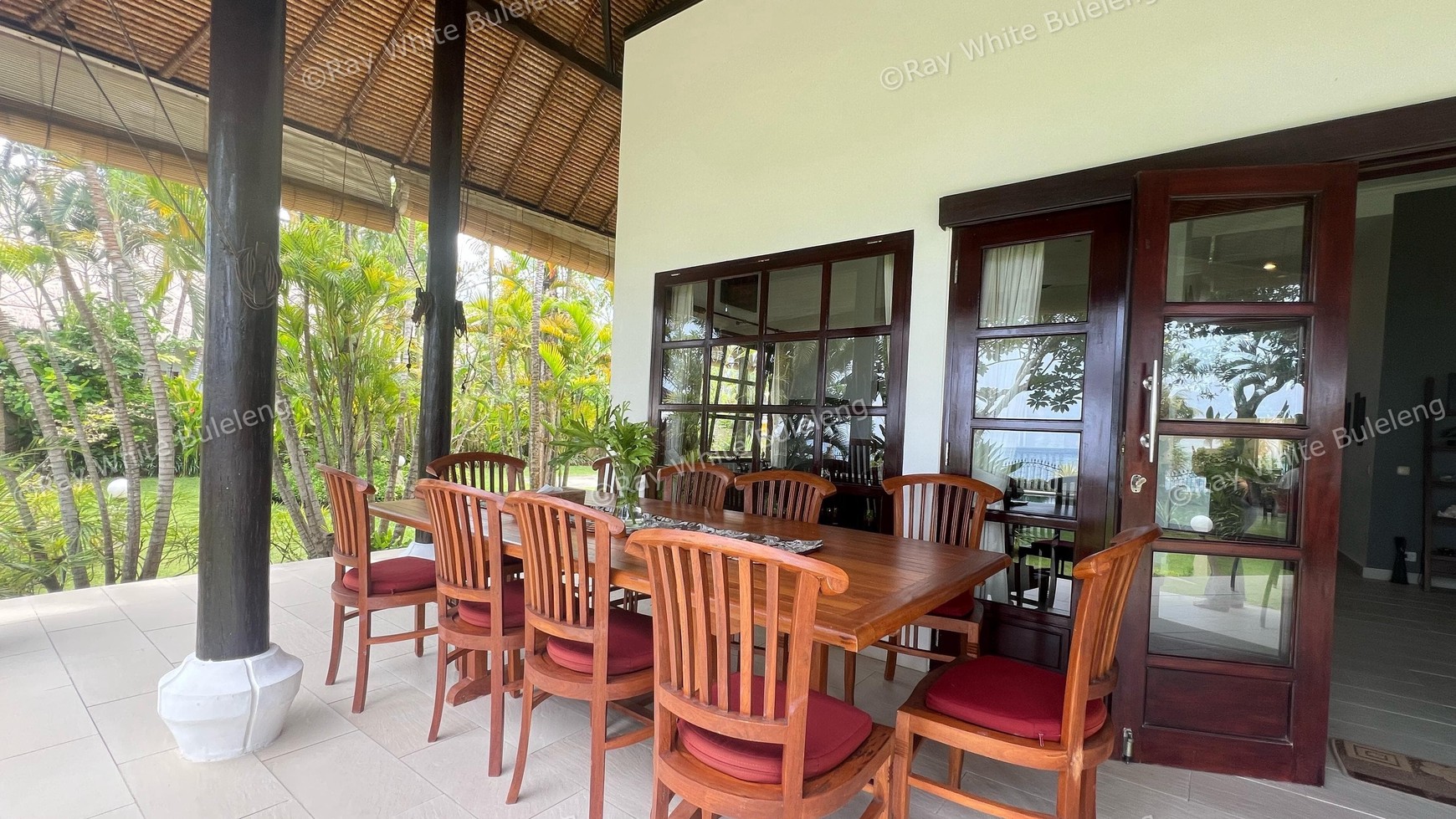 Beachfront Luxury Coastal Living in Dencarik