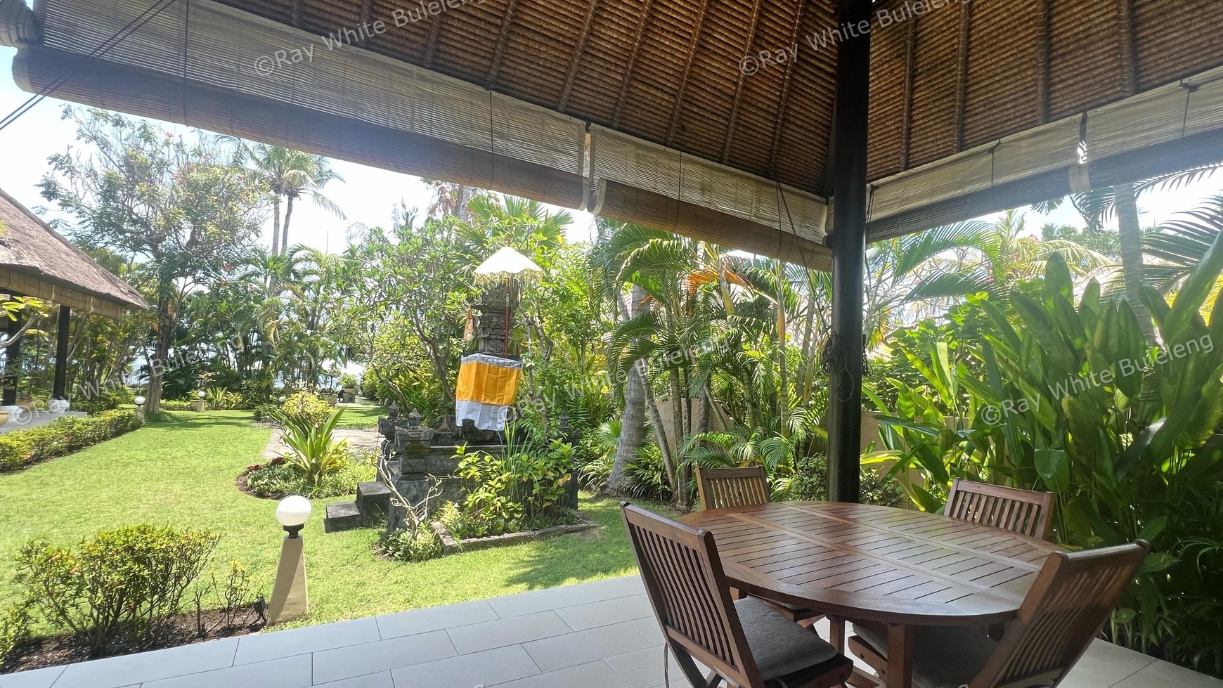 Beachfront Luxury Coastal Living in Dencarik